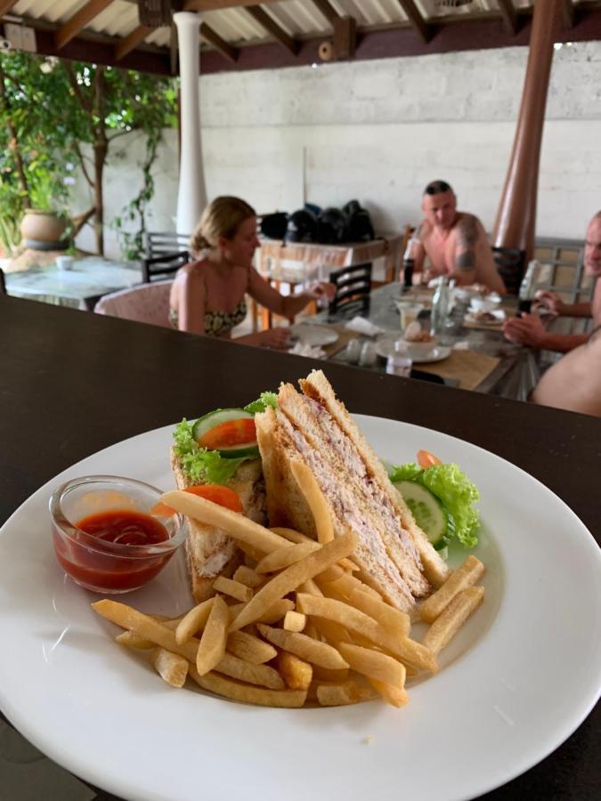 ウェリガマ Ceylon Surf Guest And Restaurant Bed & Breakfast エクステリア 写真