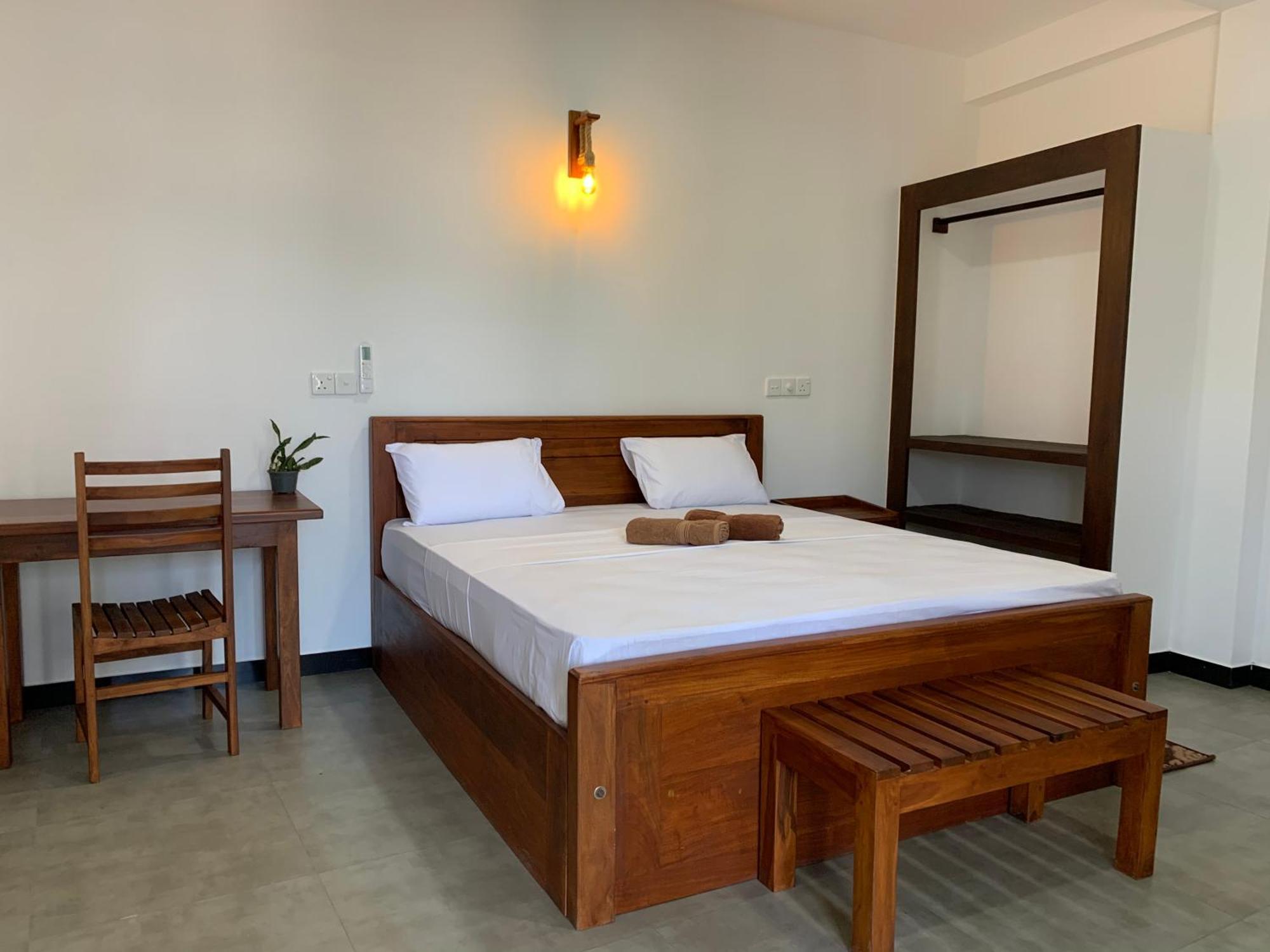 ウェリガマ Ceylon Surf Guest And Restaurant Bed & Breakfast エクステリア 写真