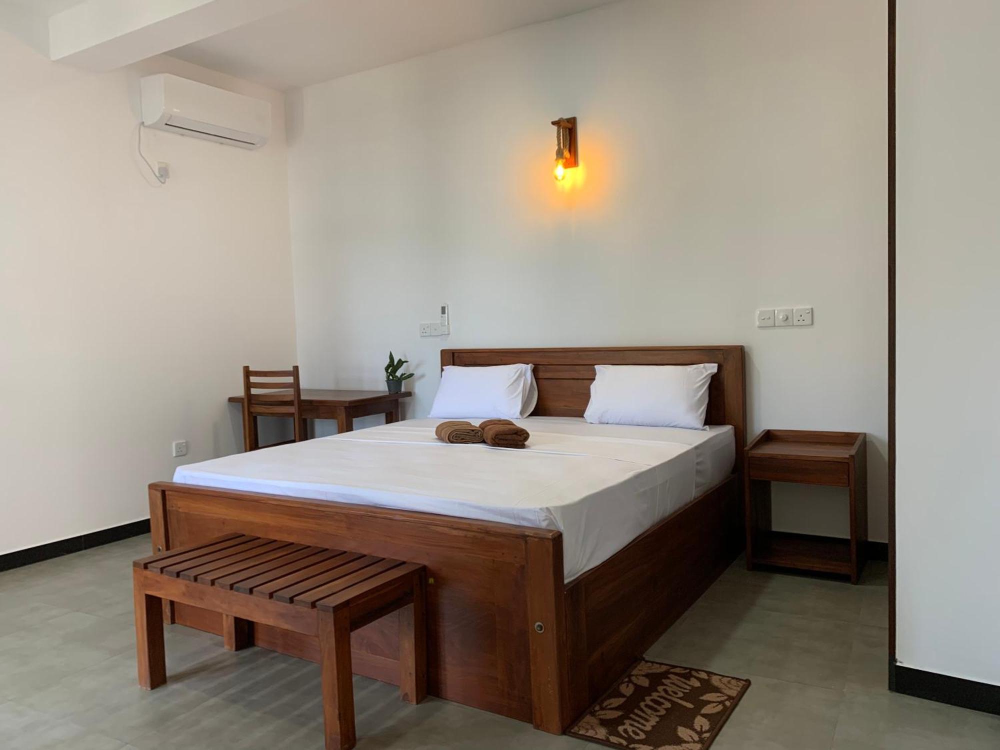 ウェリガマ Ceylon Surf Guest And Restaurant Bed & Breakfast エクステリア 写真