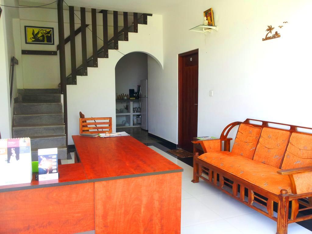 ウェリガマ Ceylon Surf Guest And Restaurant Bed & Breakfast エクステリア 写真