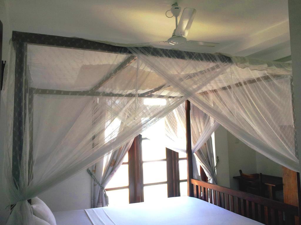 ウェリガマ Ceylon Surf Guest And Restaurant Bed & Breakfast 部屋 写真