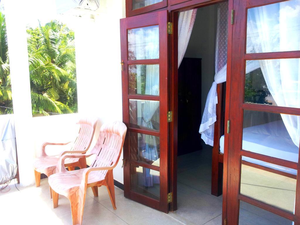 ウェリガマ Ceylon Surf Guest And Restaurant Bed & Breakfast 部屋 写真