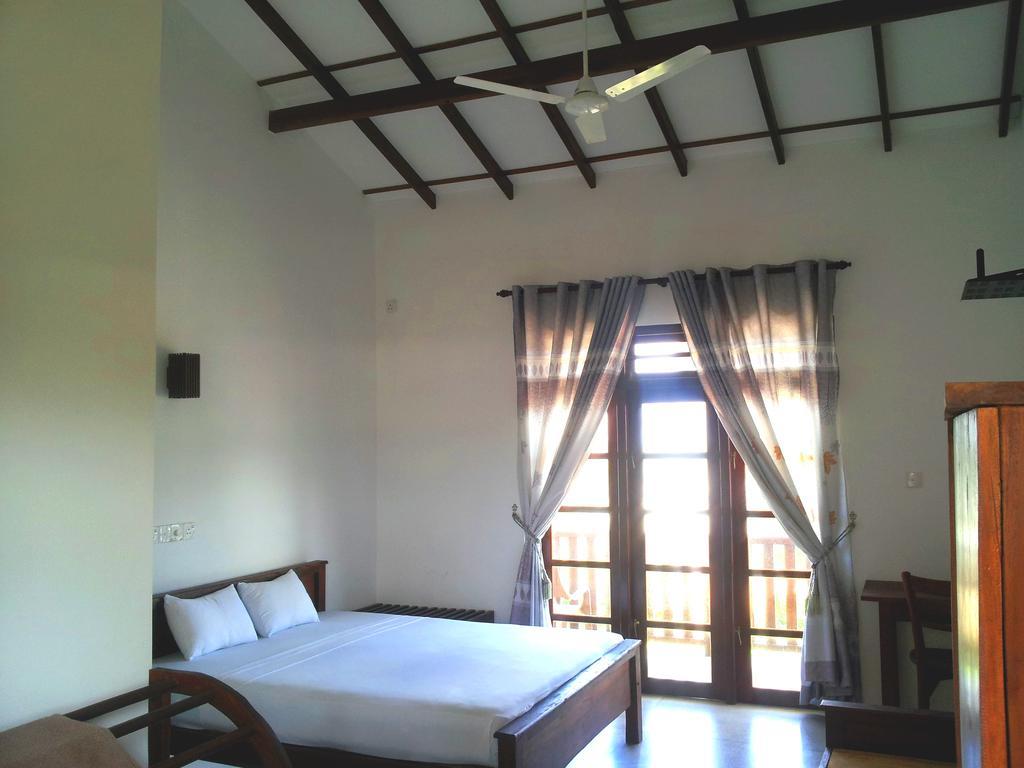ウェリガマ Ceylon Surf Guest And Restaurant Bed & Breakfast 部屋 写真