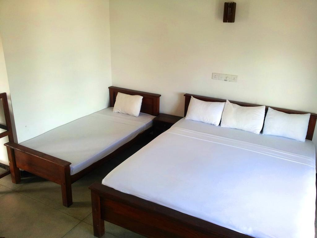 ウェリガマ Ceylon Surf Guest And Restaurant Bed & Breakfast 部屋 写真