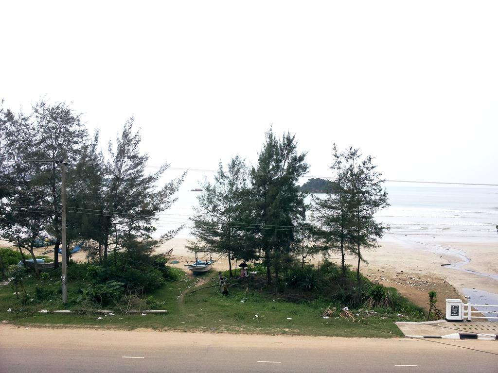 ウェリガマ Ceylon Surf Guest And Restaurant Bed & Breakfast エクステリア 写真