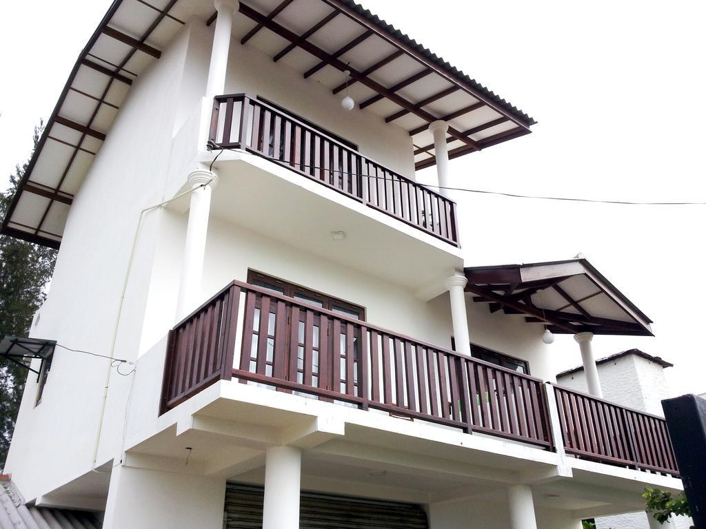 ウェリガマ Ceylon Surf Guest And Restaurant Bed & Breakfast エクステリア 写真