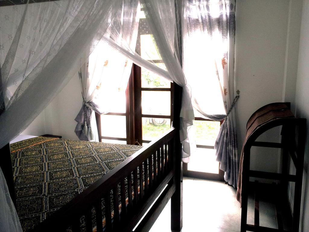 ウェリガマ Ceylon Surf Guest And Restaurant Bed & Breakfast 部屋 写真