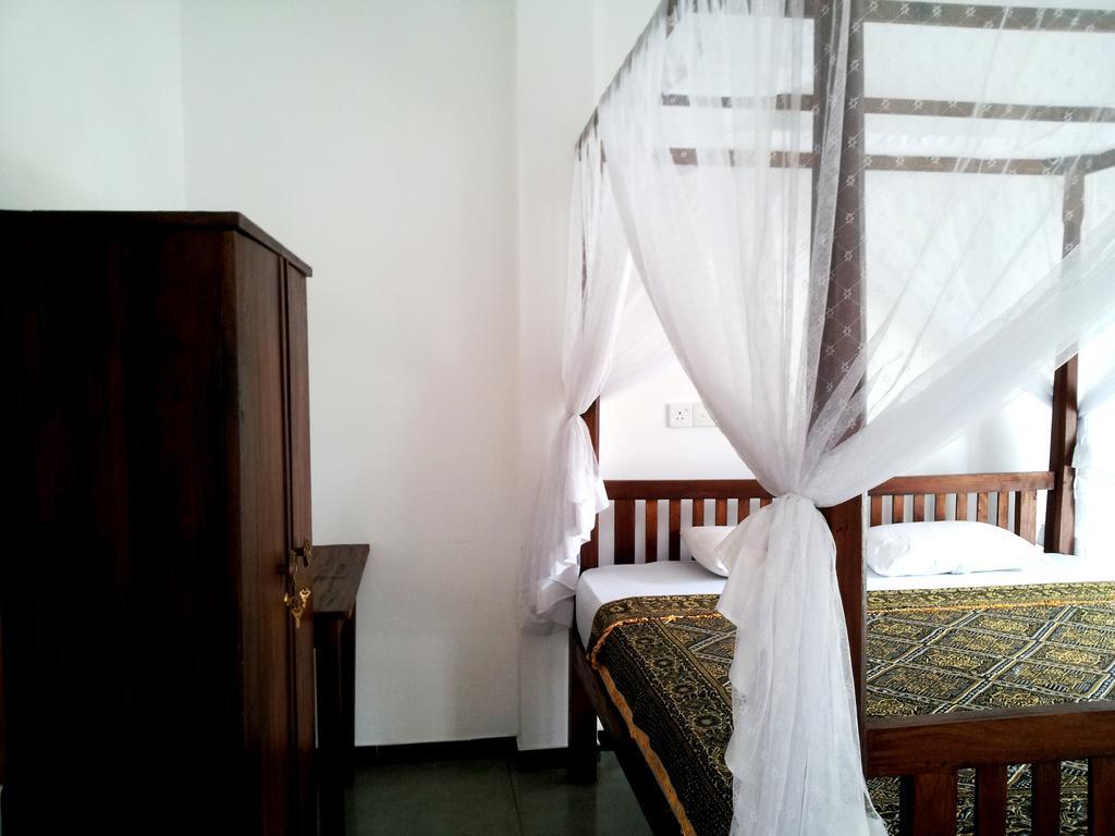 ウェリガマ Ceylon Surf Guest And Restaurant Bed & Breakfast 部屋 写真