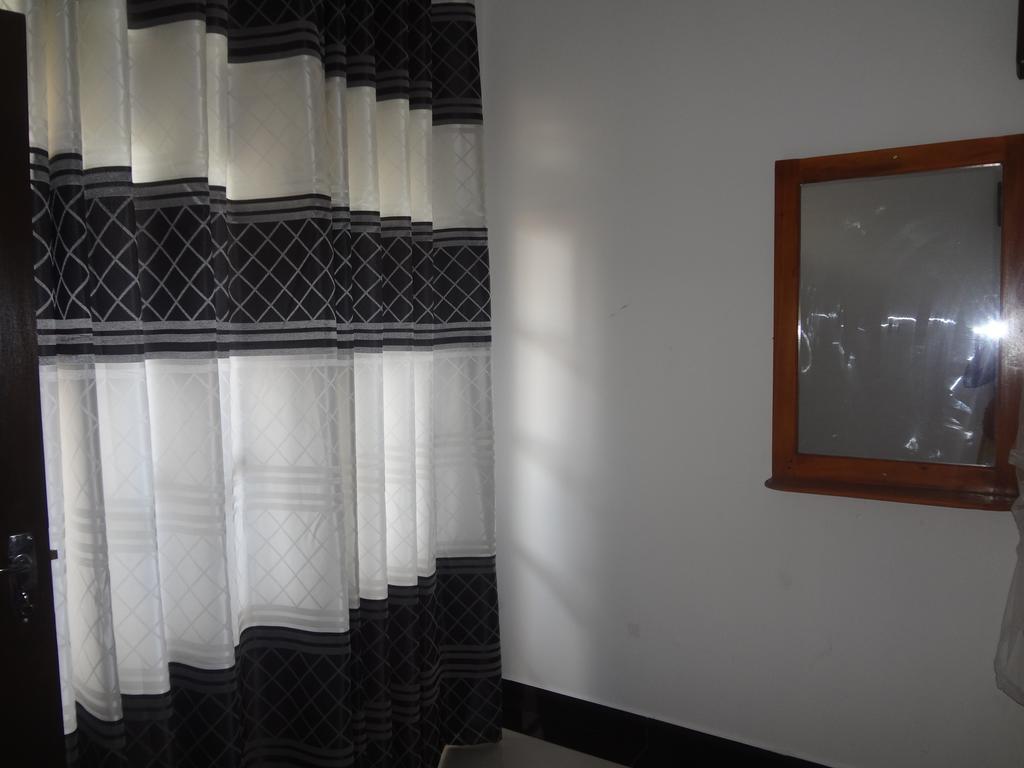 ウェリガマ Ceylon Surf Guest And Restaurant Bed & Breakfast エクステリア 写真