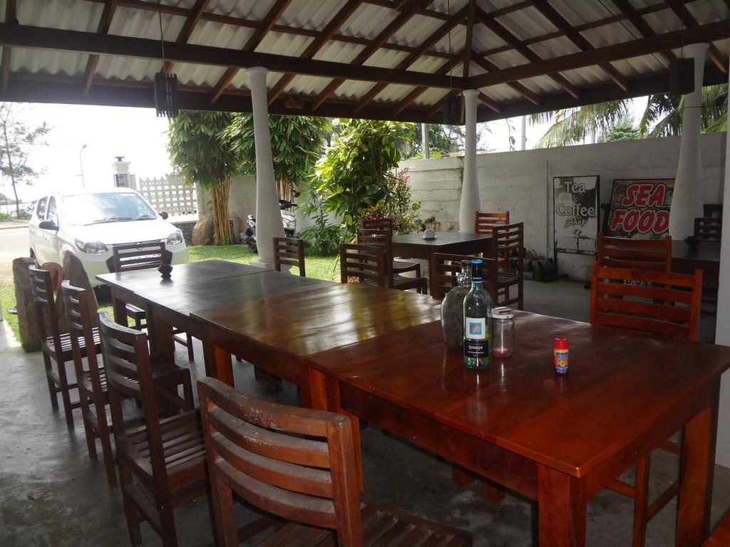 ウェリガマ Ceylon Surf Guest And Restaurant Bed & Breakfast エクステリア 写真