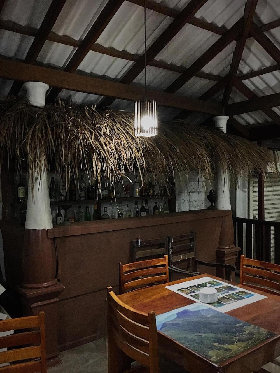 ウェリガマ Ceylon Surf Guest And Restaurant Bed & Breakfast エクステリア 写真